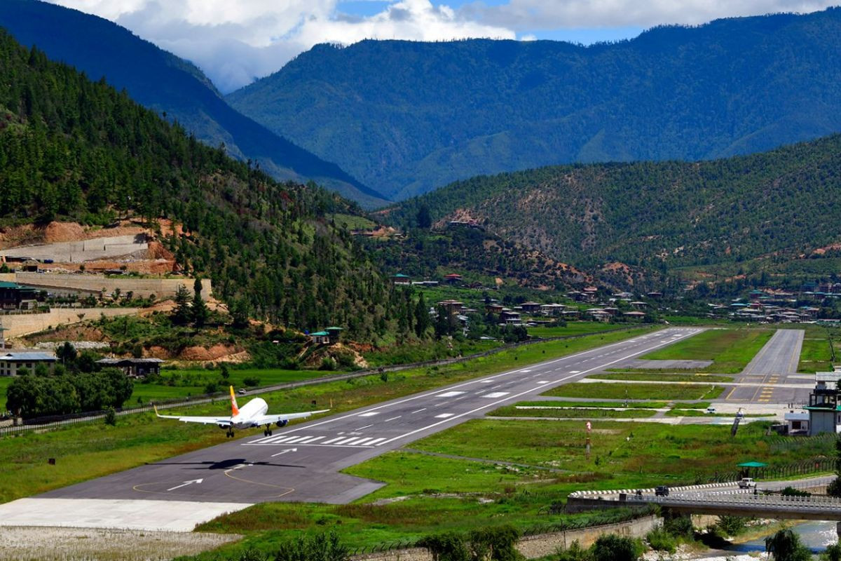 Thung lũng Paro, Thung lũng Paro, sân bay Paro